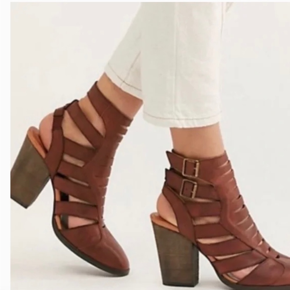 Free People Hayes booties boots. Brown leather, New, never been worn. Size 39.